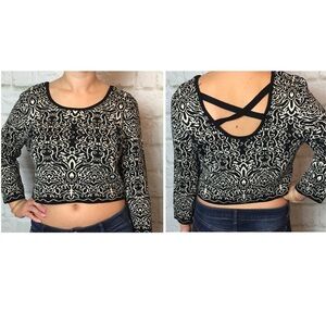 Xhilaration Black and White Cropped Sweater